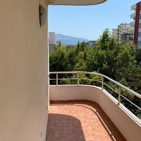 David's Cozy Third Floor Apartment: A Tranquil Retreat 아파트