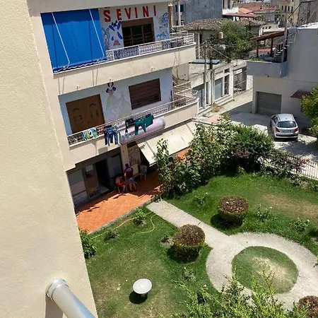 David's Cozy Third Floor Apartment: A Tranquil Retreat 아파트